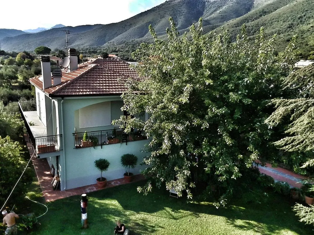 Holiday home Independent Apartment With A Fabulous Patio - Casa Penny Cisano sul Neva Italy