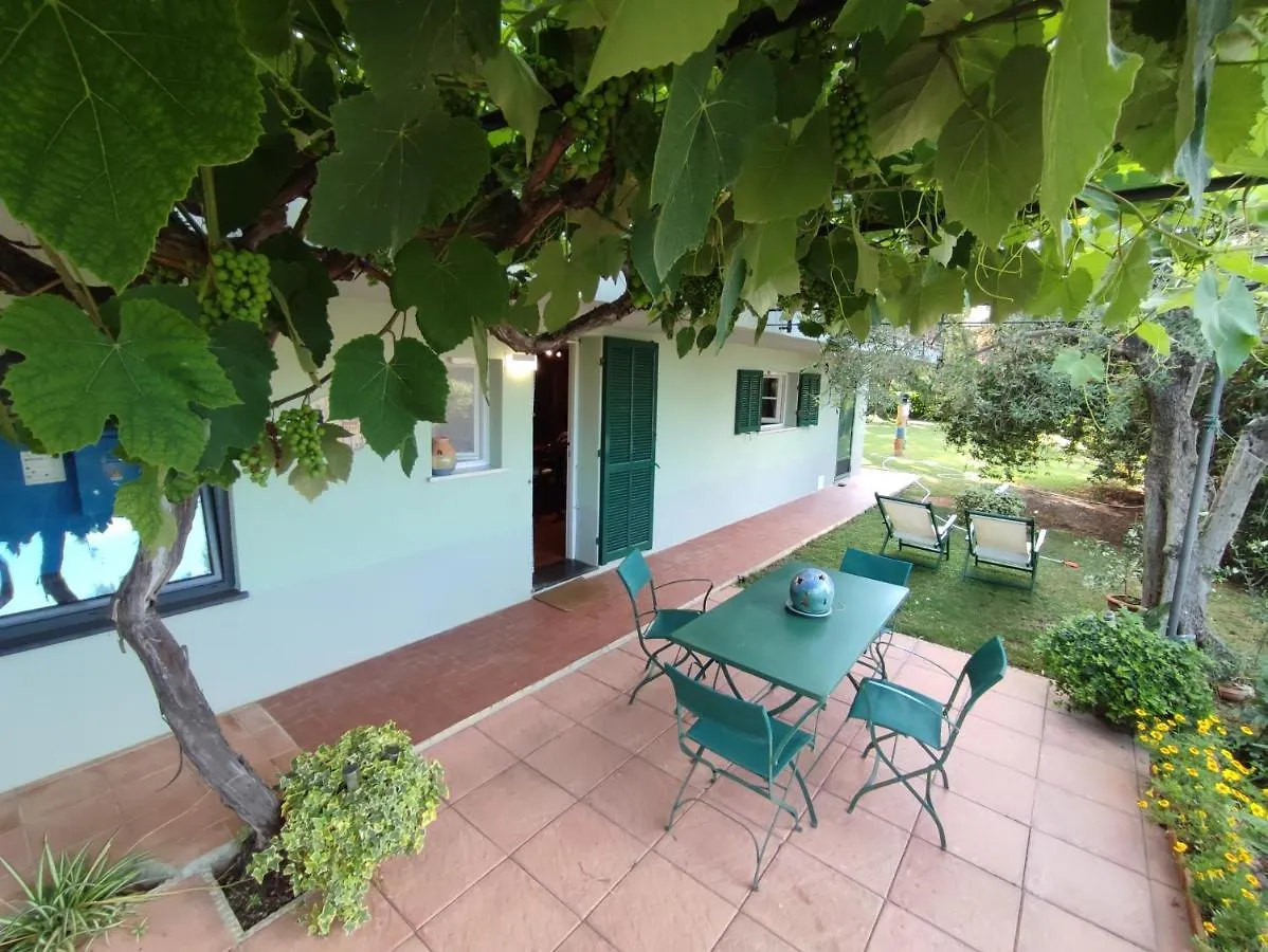 Independent Apartment With A Fabulous Patio - Casa Penny Cisano sul Neva Italy